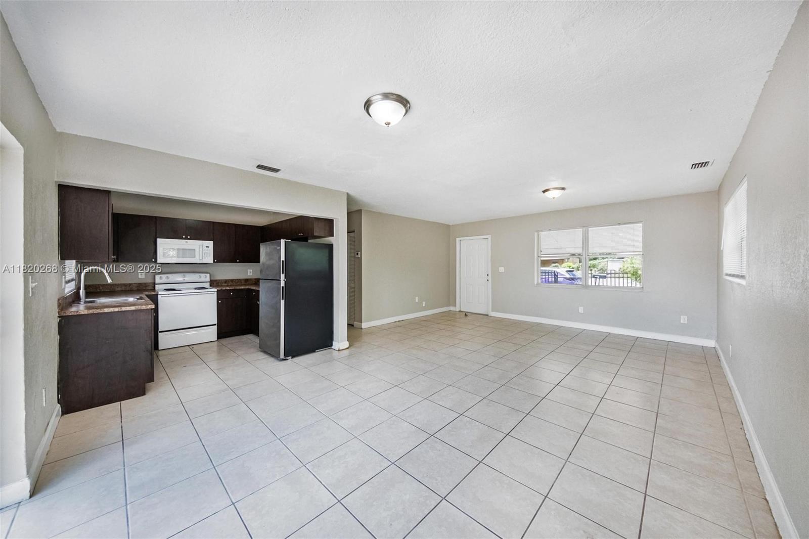 2250 NW 180th Ter, Miami Gardens, Florida image 10