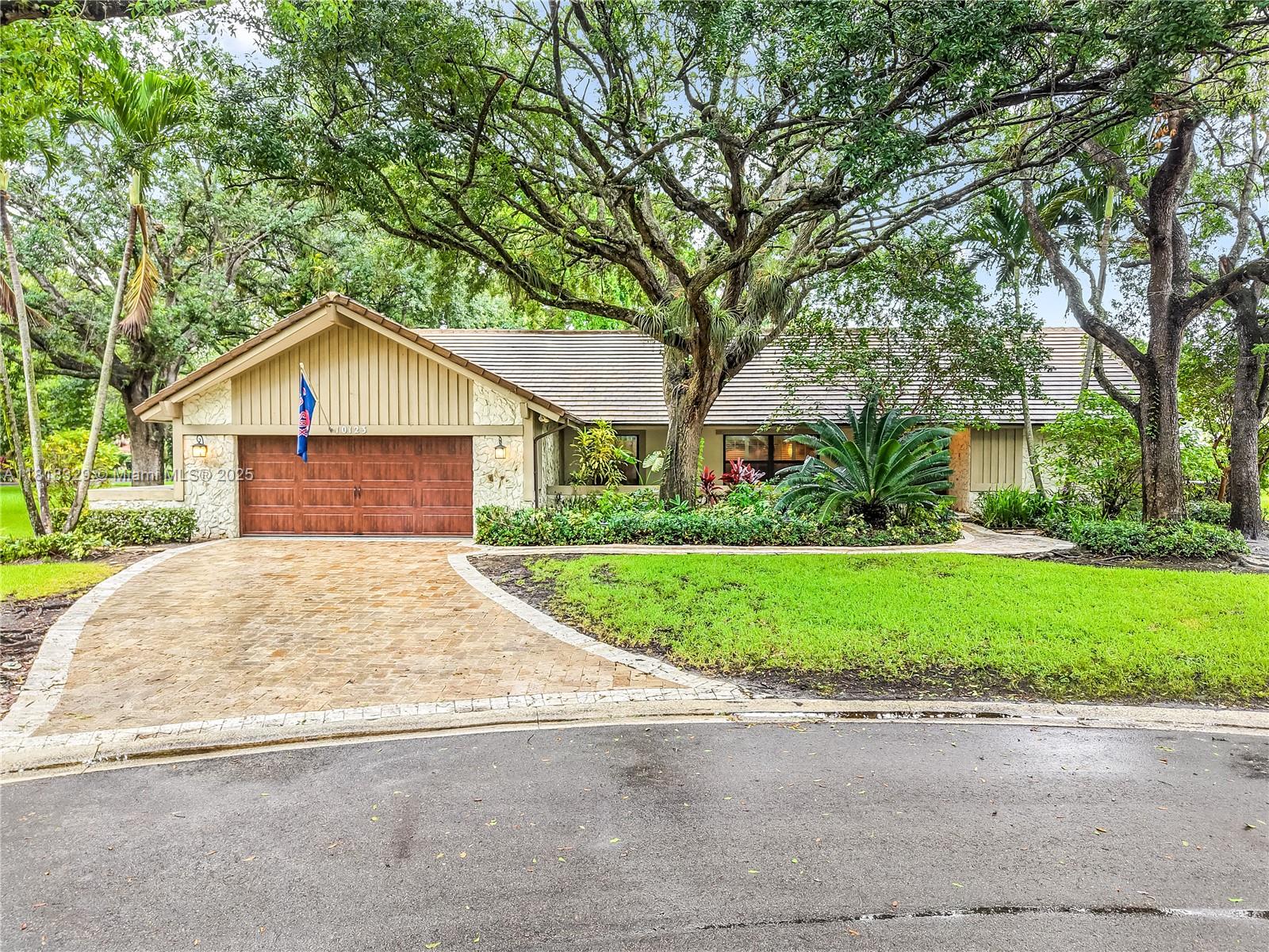 House for Sale in Coral Springs, FL