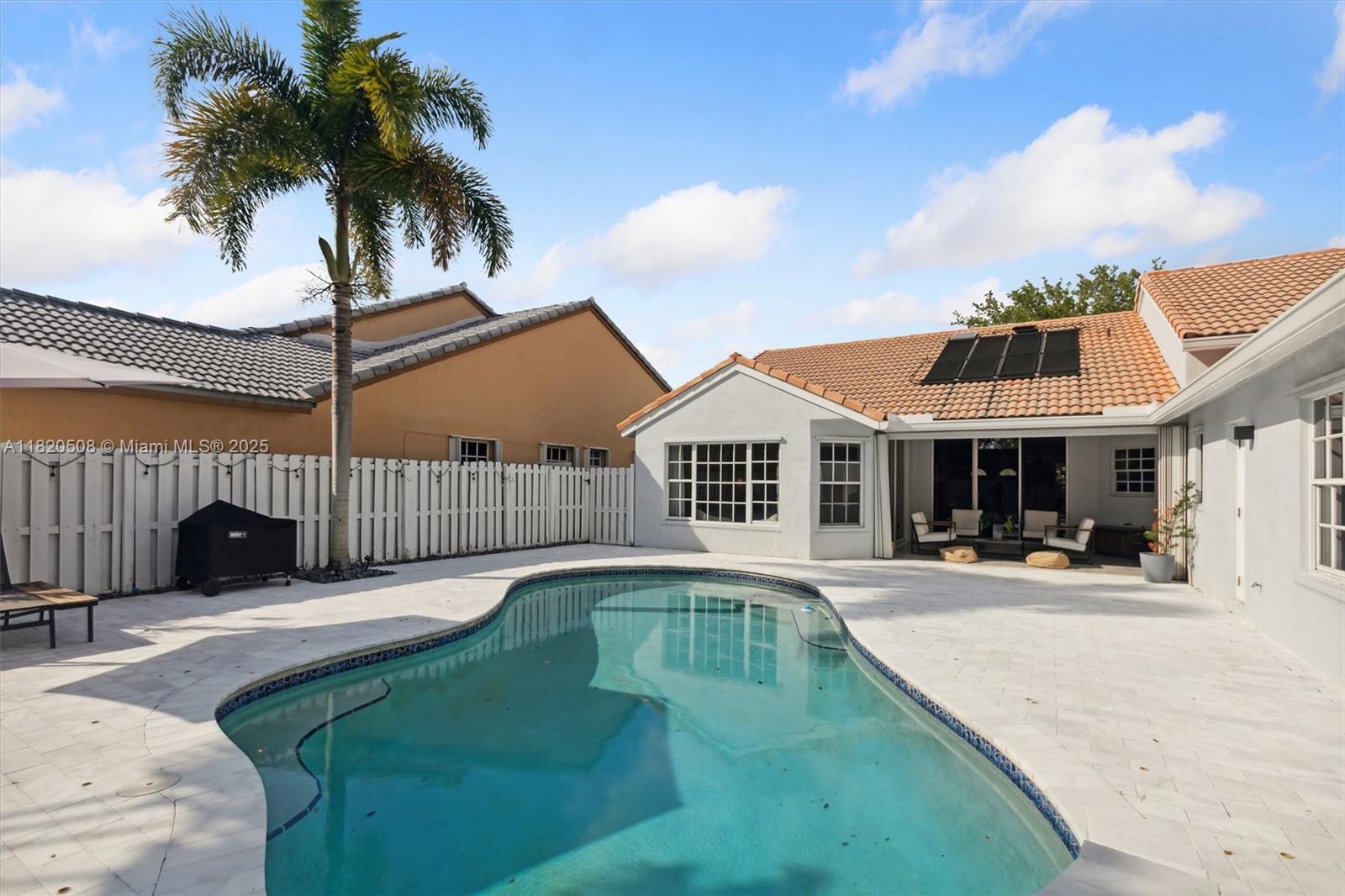 803 Heritage Dr, Weston, Florida image 2