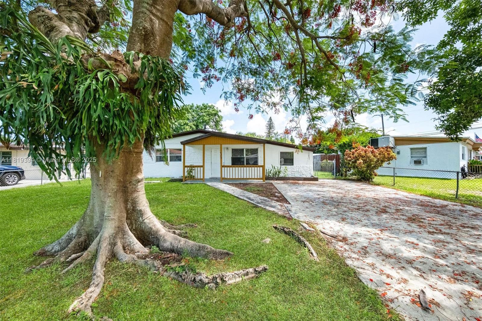 5736 Simms St, Hollywood, Florida image 3