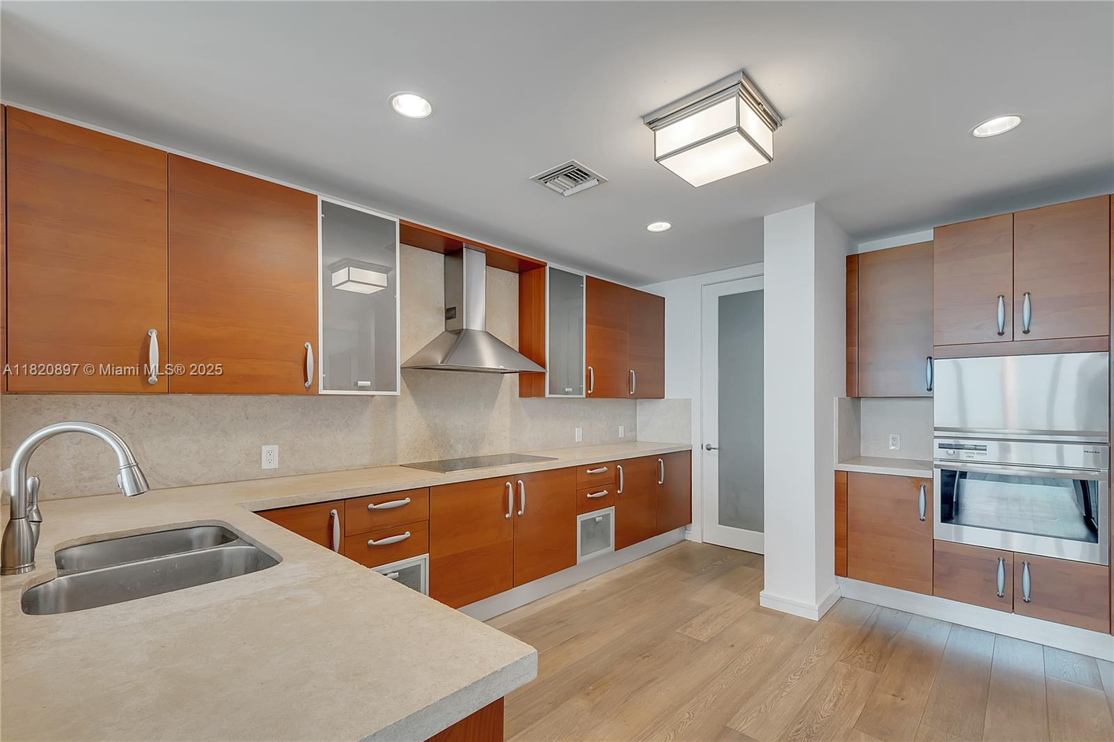 5959 Collins Ave #802, Miami Beach, Florida image 9