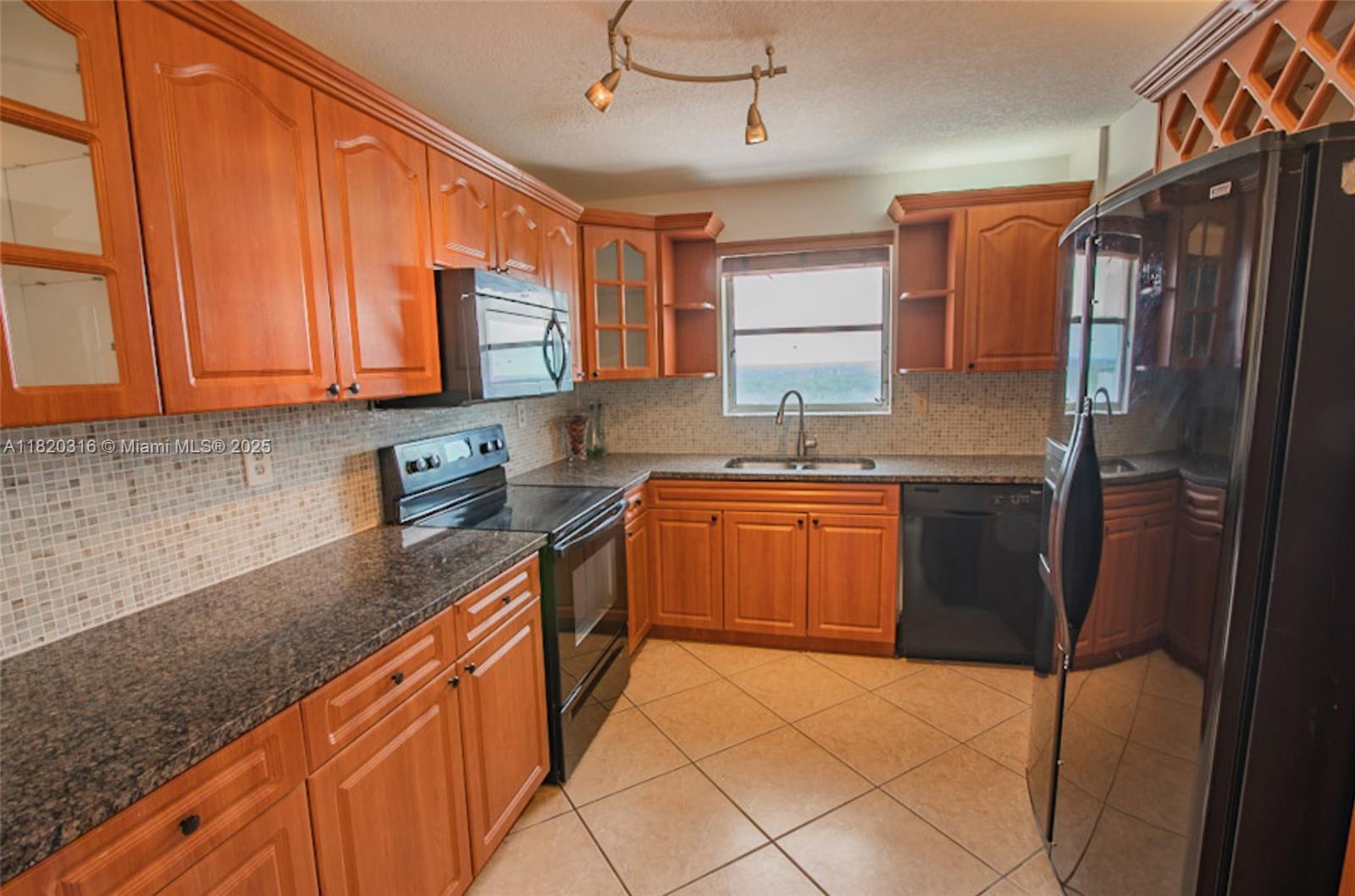 Property photo # 6