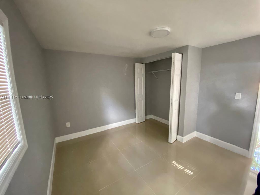 345 NE 168th St, North Miami Beach, Florida image 16
