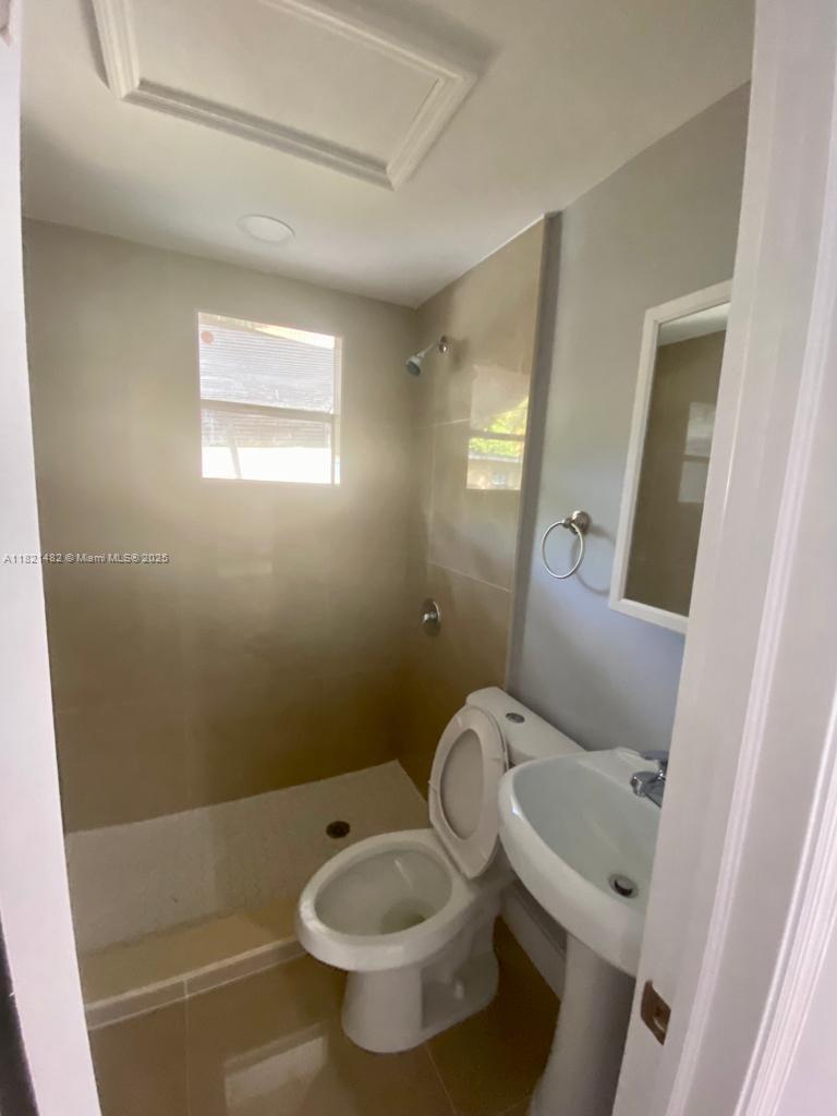 345 NE 168th St, North Miami Beach, Florida image 4