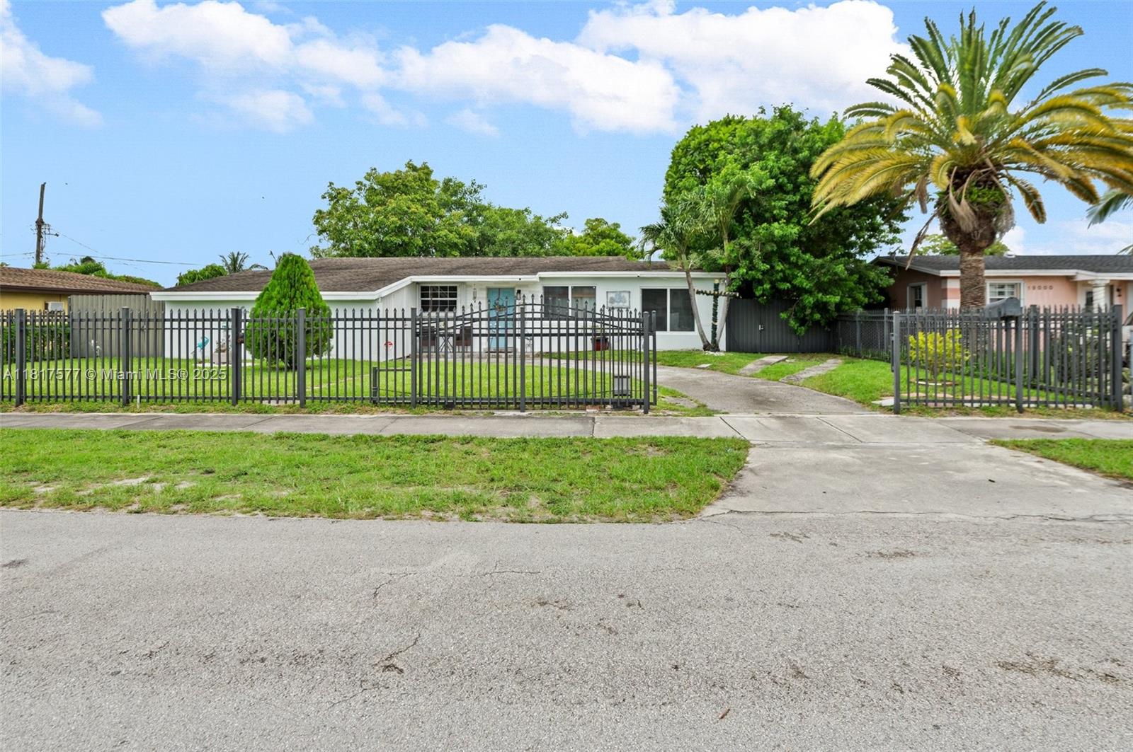 18930 NW 43rd Ave, Miami Gardens, Florida image 24
