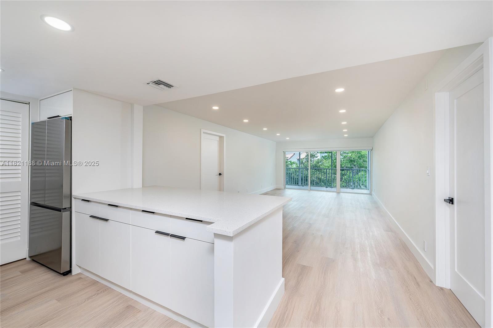 100 Lakeview Dr #317, Weston, Florida image 6