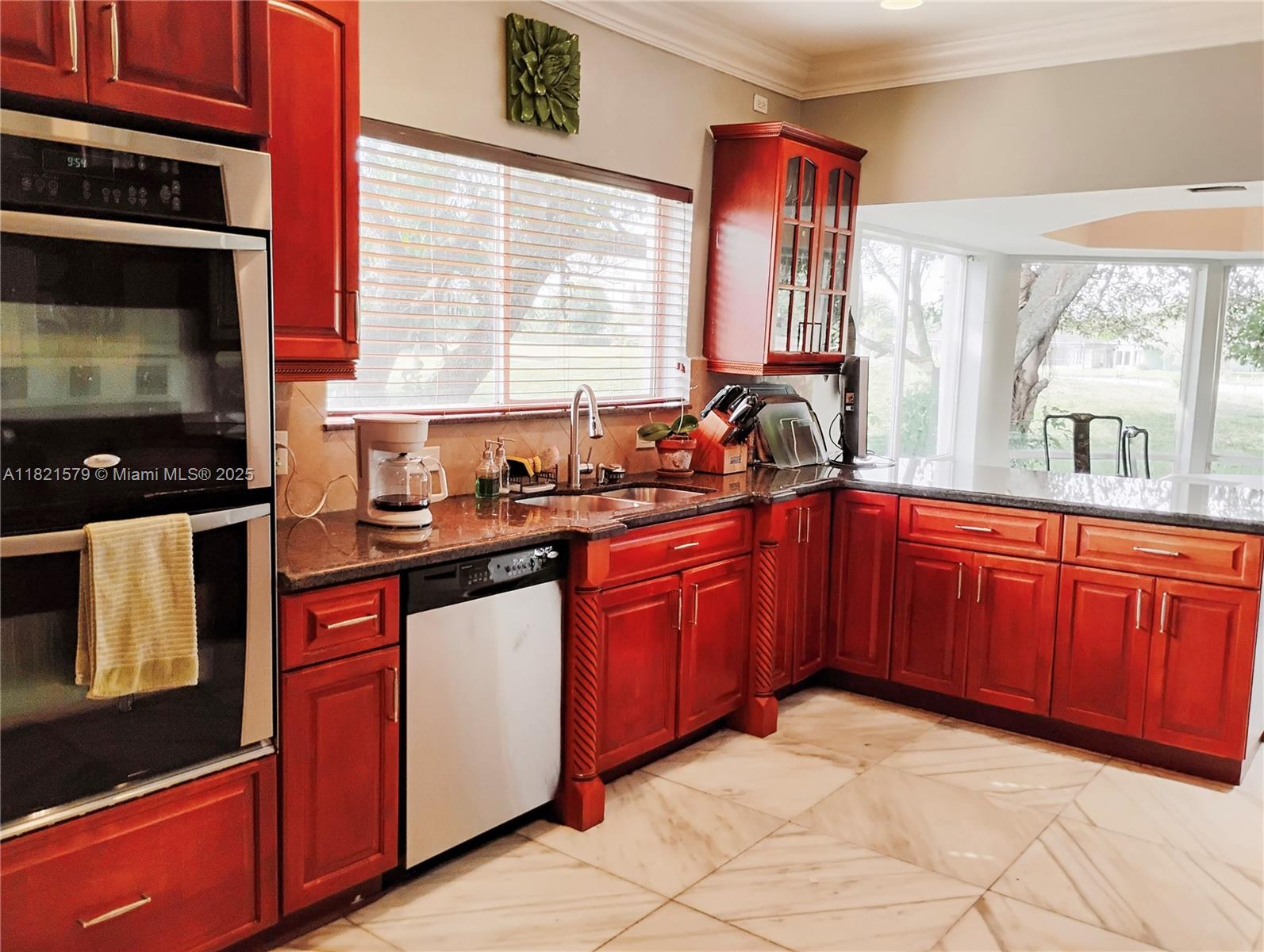 5706 White Hickory Cir, Tamarac, Florida image 9