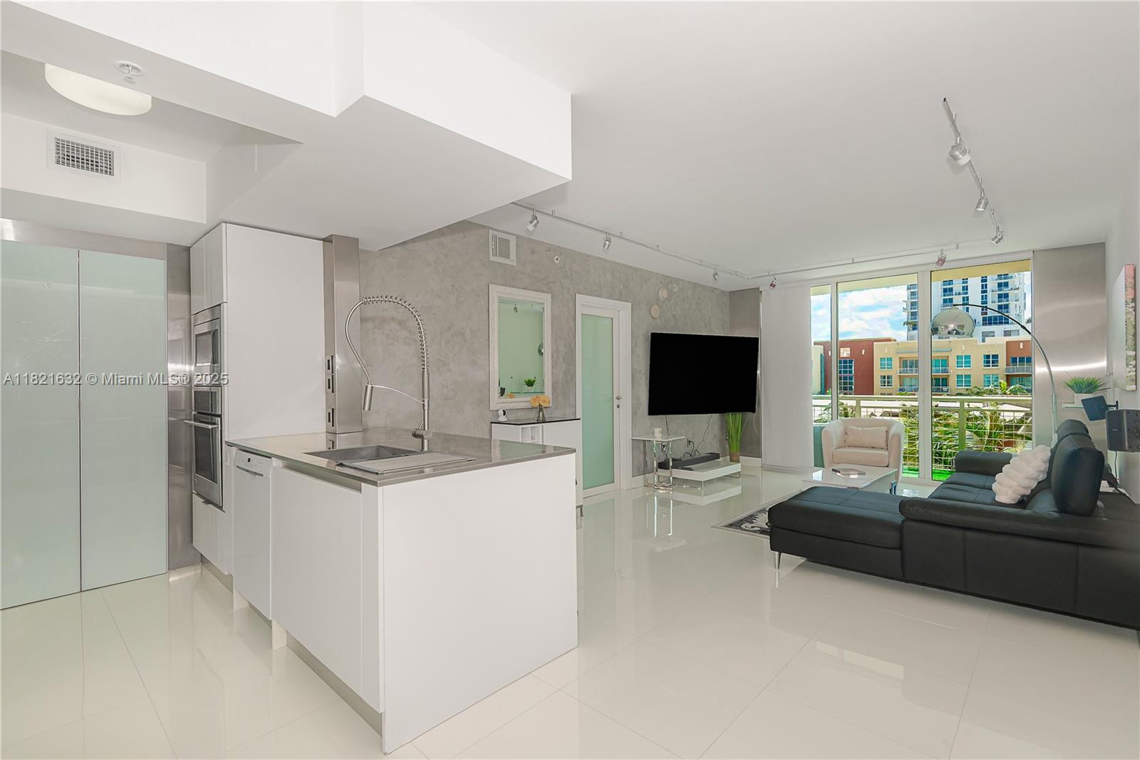 2000 N Bayshore Dr #617, Miami, Florida image 1