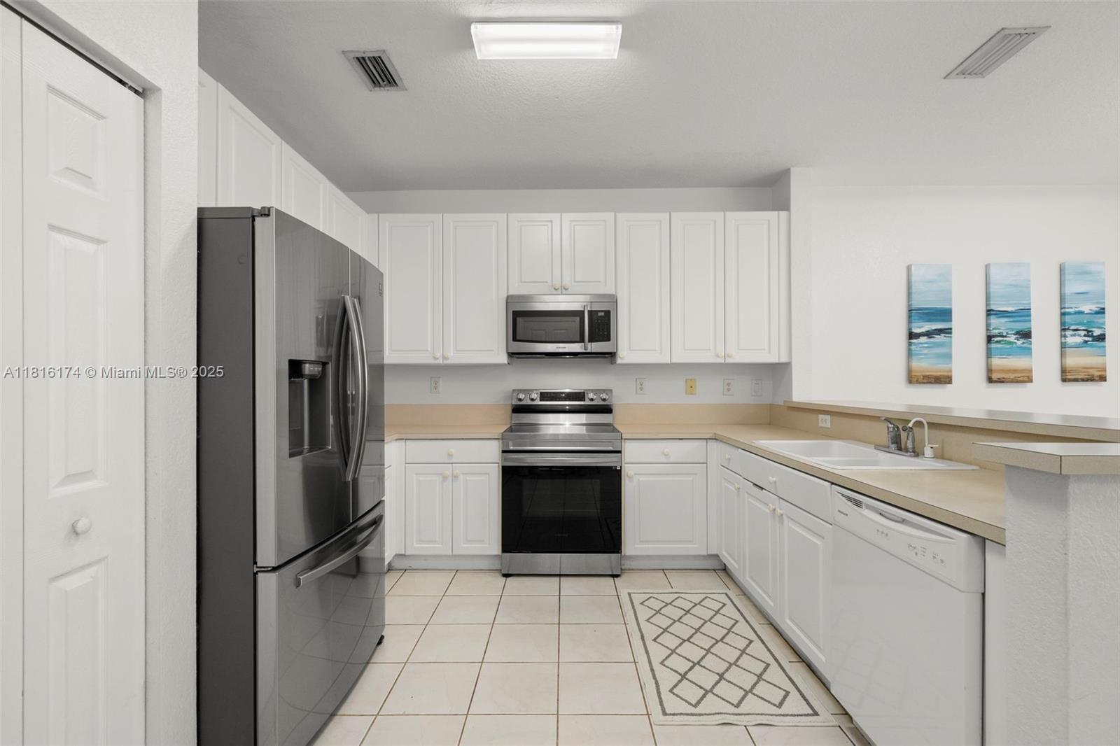 1968 NW 79th Way, Pembroke Pines, Florida image 4