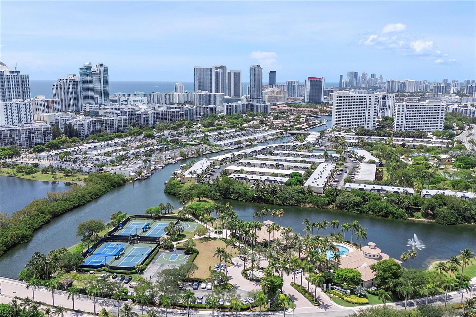 1382 Harbor Vw W, Hollywood, Florida image 3