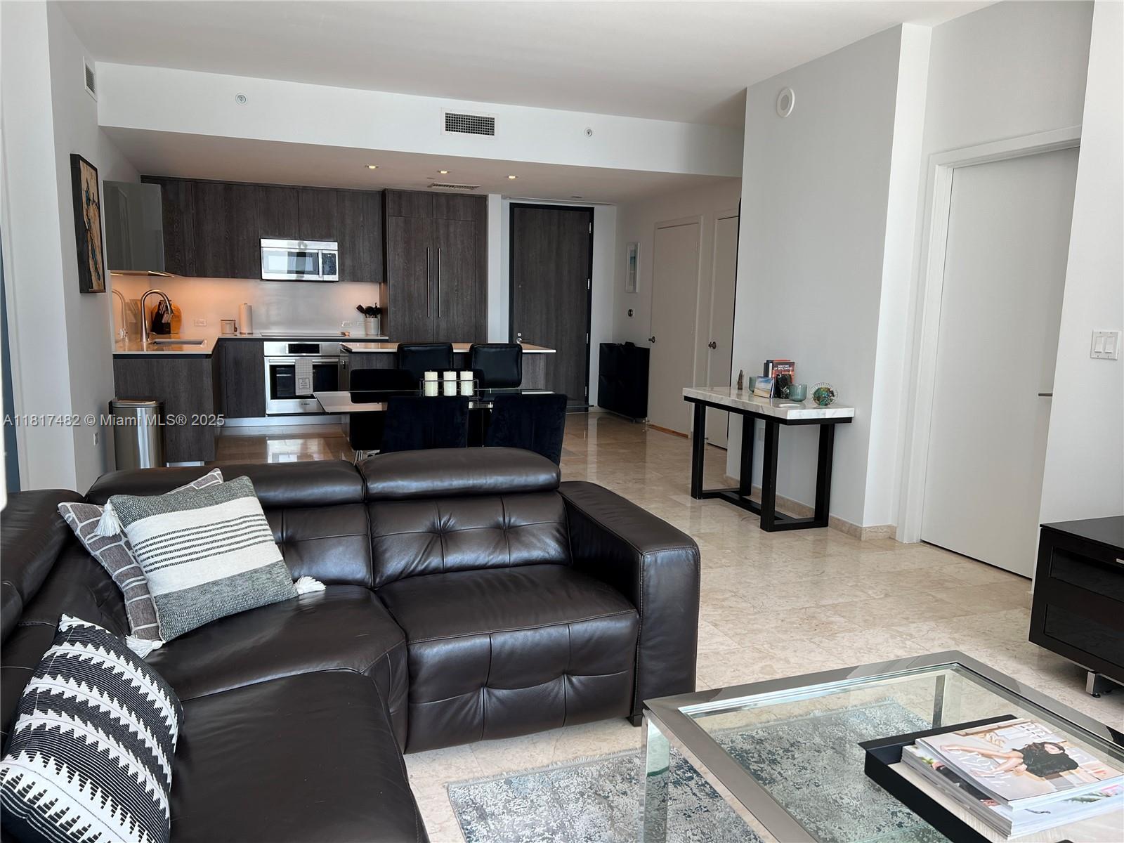 88 SW 7th St #2209, Miami, Florida image 6