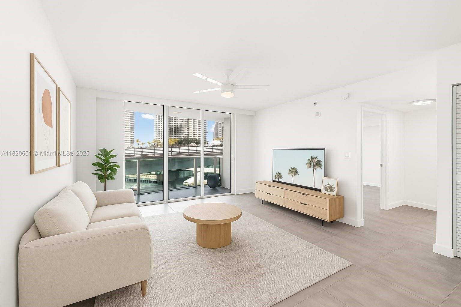 31 SE 5th St #707, Miami, Florida image 1