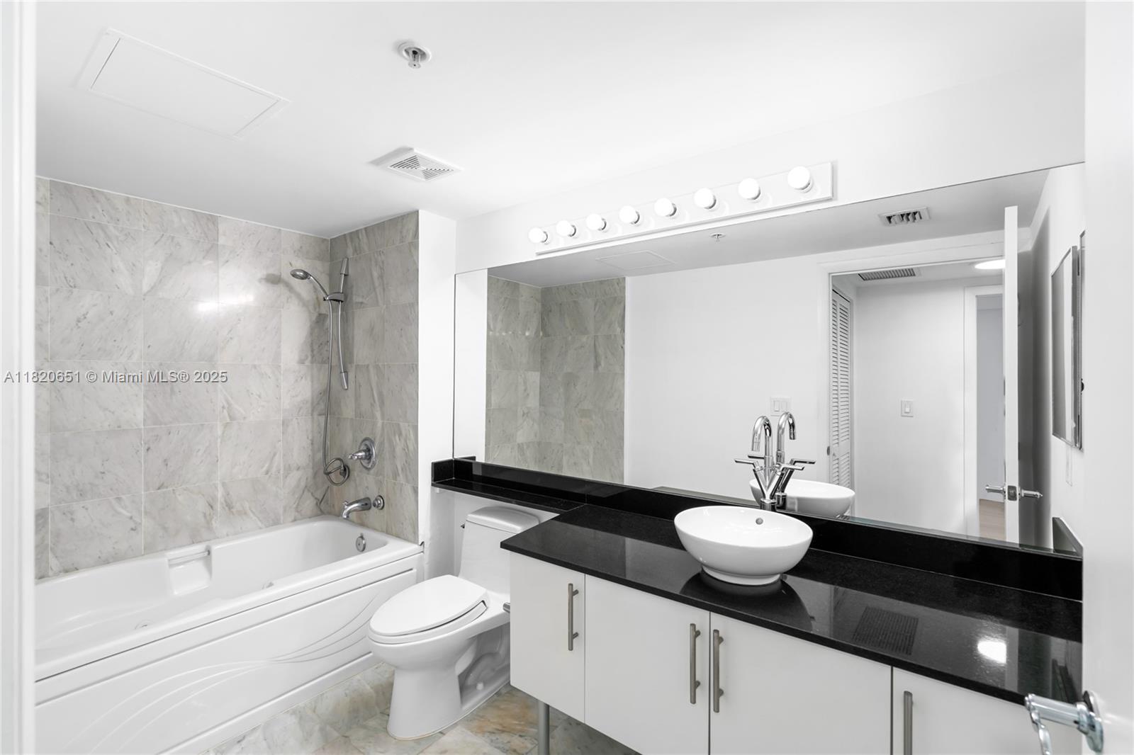 31 SE 5th St #707, Miami, Florida image 10