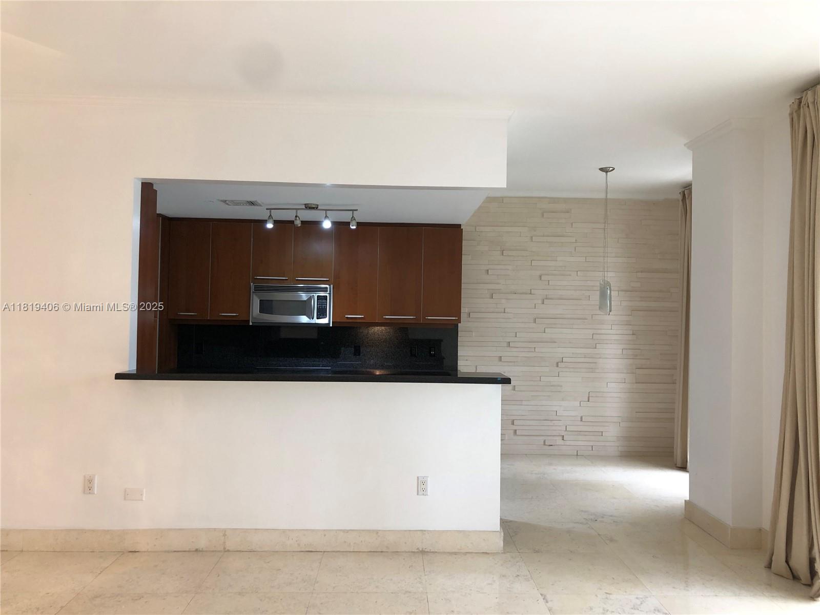 901 BRICKELL KEY BL #205, Miami FL 33131