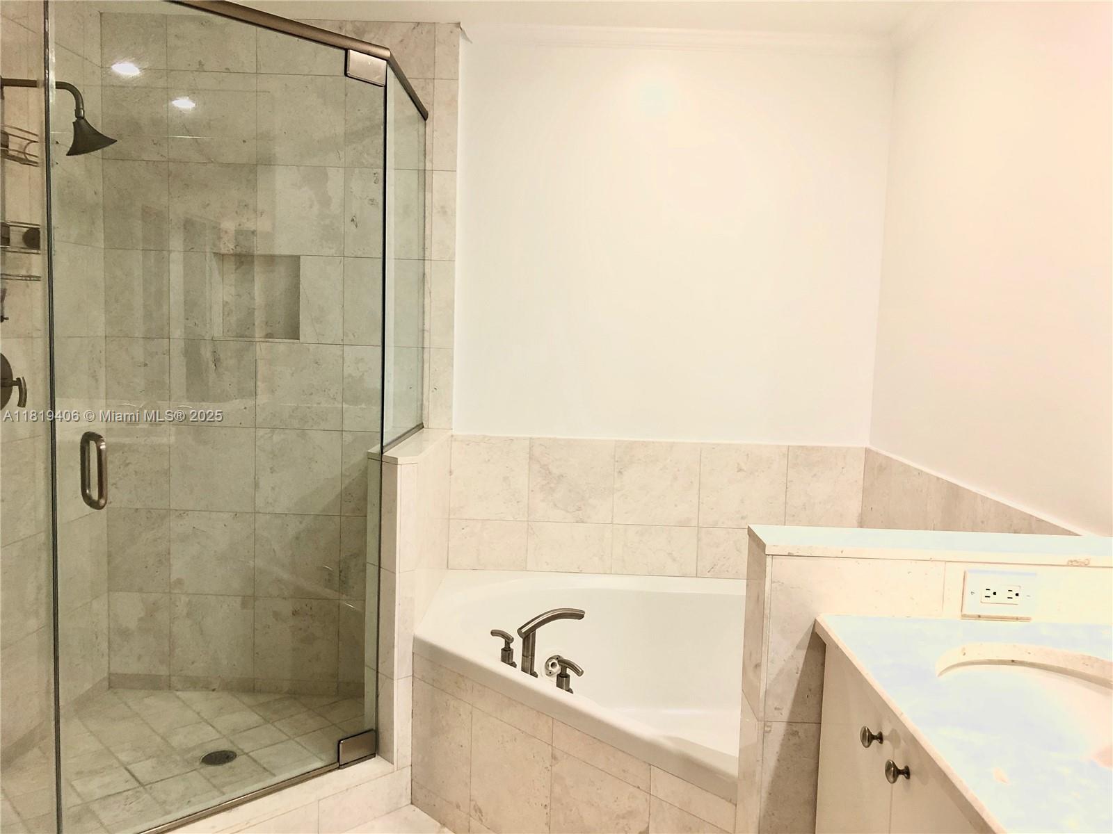 901 BRICKELL KEY BL #205, Miami FL 33131