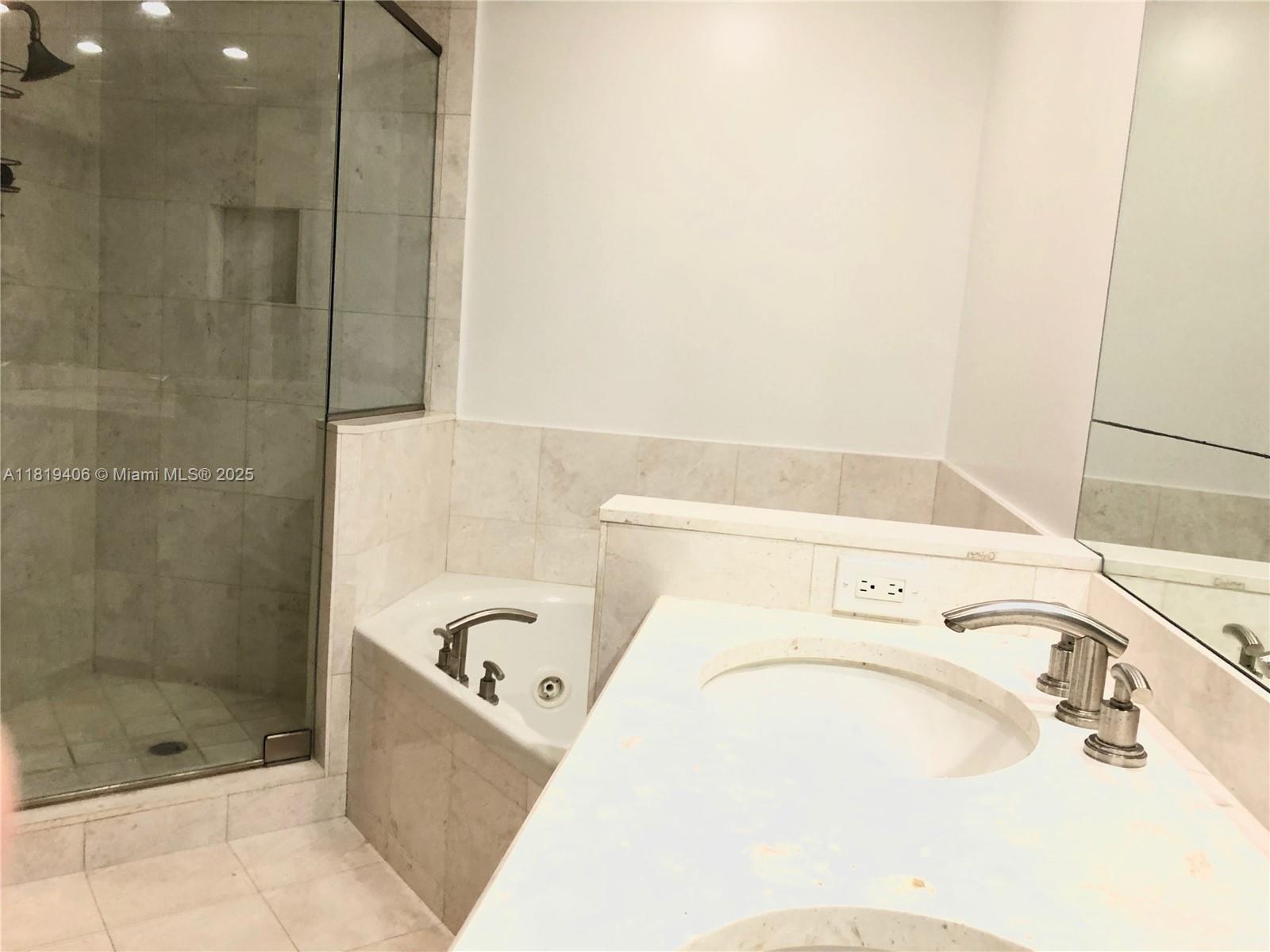 901 BRICKELL KEY BL #205, Miami FL 33131