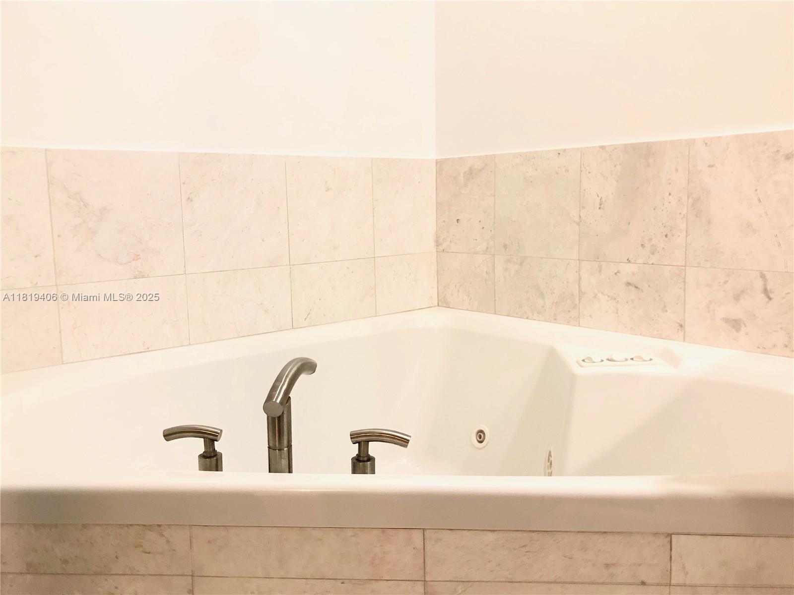 901 BRICKELL KEY BL #205, Miami FL 33131