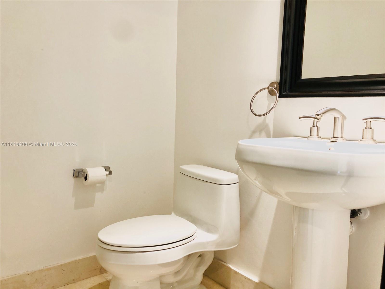 901 BRICKELL KEY BL #205, Miami FL 33131