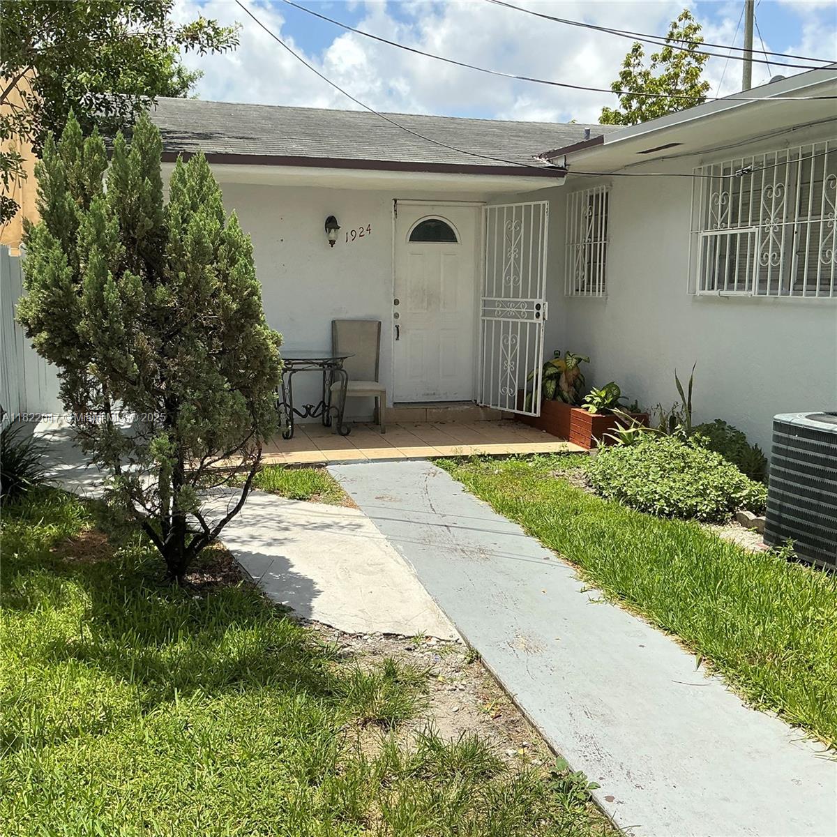 1924 NW 35th St, Miami, Florida image 5