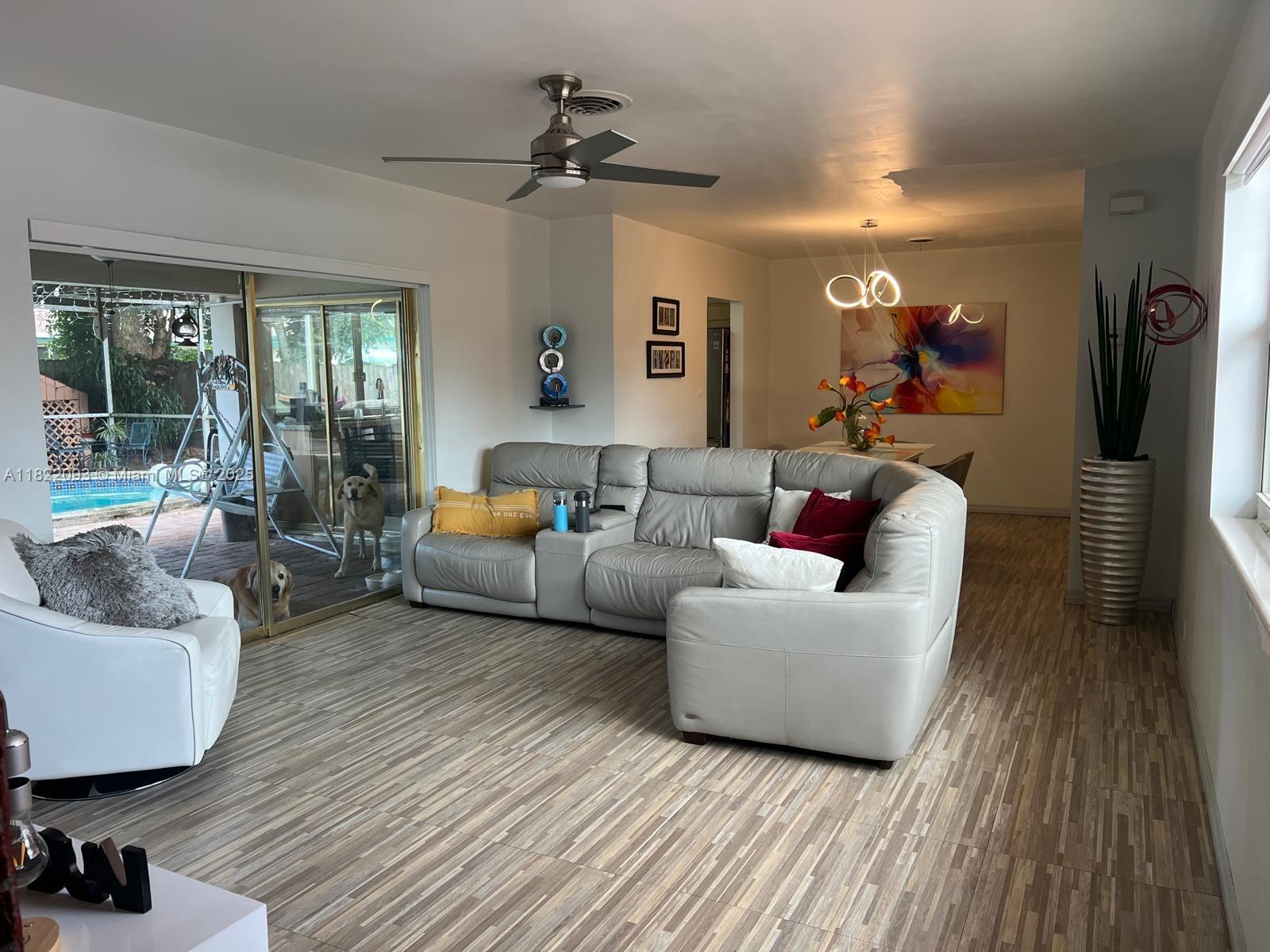 7110 SW 11th St, Pembroke Pines, Florida image 4