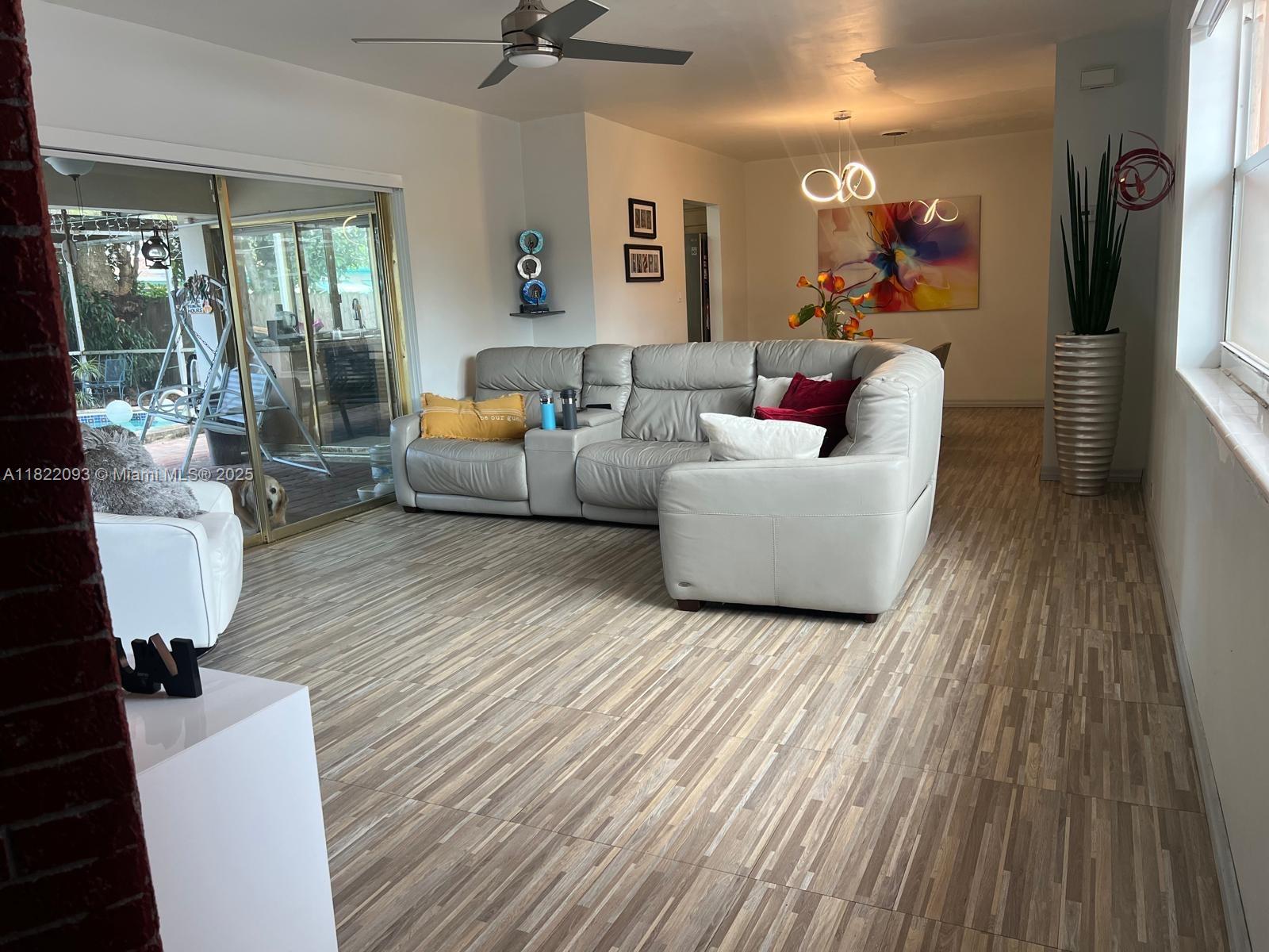 7110 SW 11th St, Pembroke Pines, Florida image 5