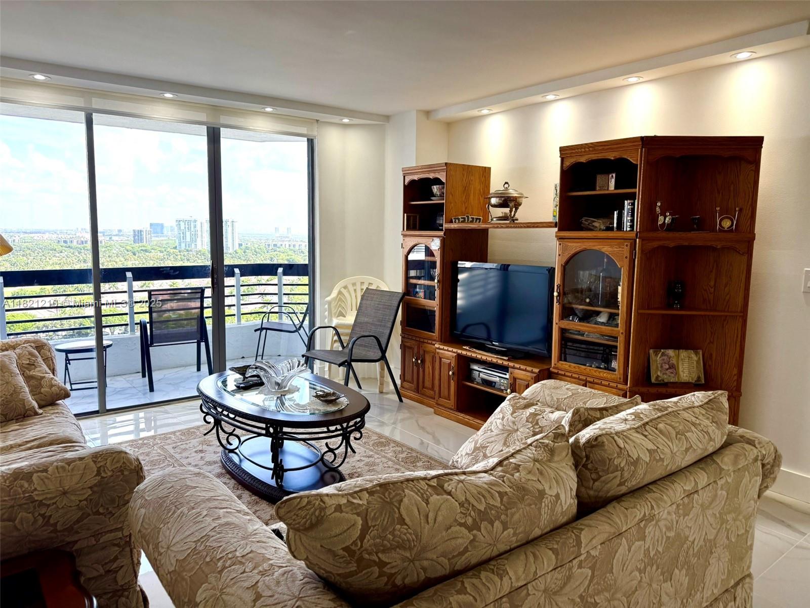 3530 Mystic Pointe Dr #2108, Aventura, Florida image 2
