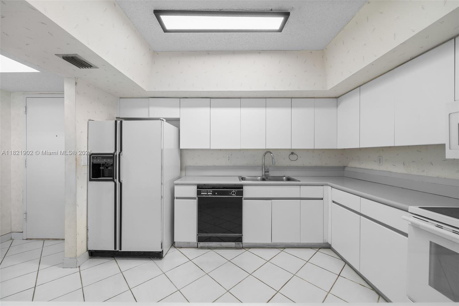 9455 Collins Ave #305, Surfside, Florida image 10