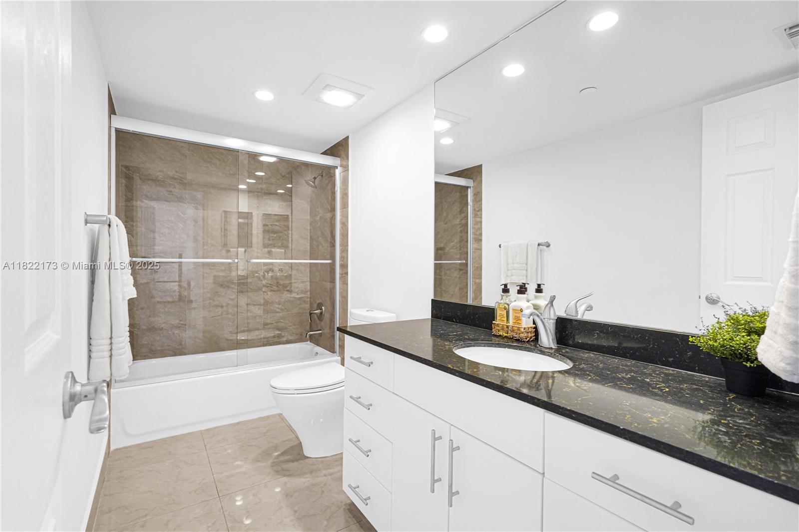881 OCEAN DR #21D, Key Biscayne FL 33149