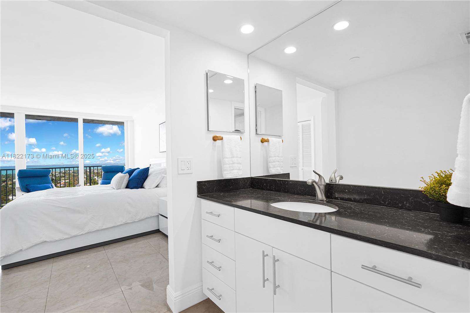 881 OCEAN DR #21D, Key Biscayne FL 33149