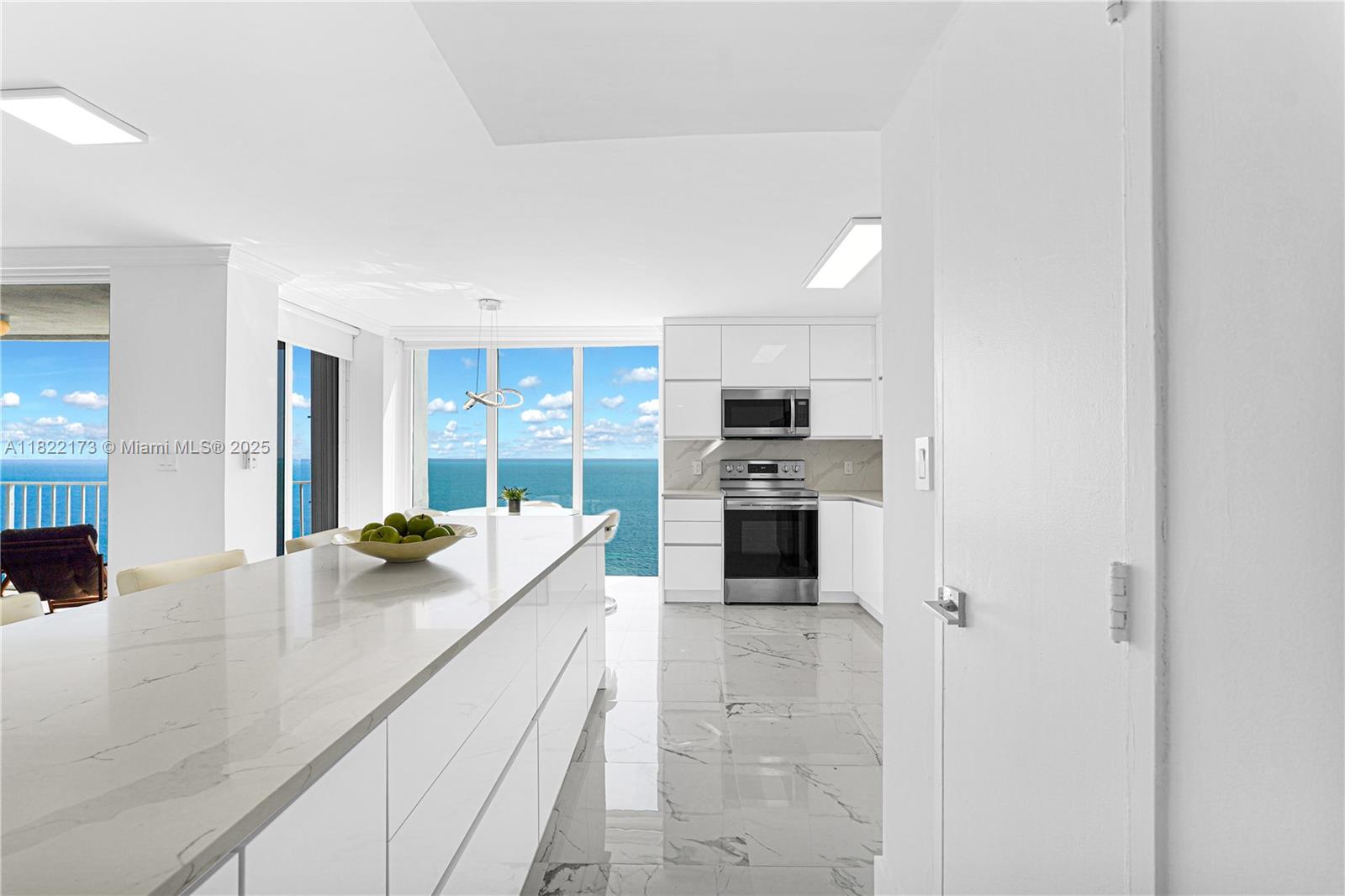 881 OCEAN DR #21D, Key Biscayne FL 33149