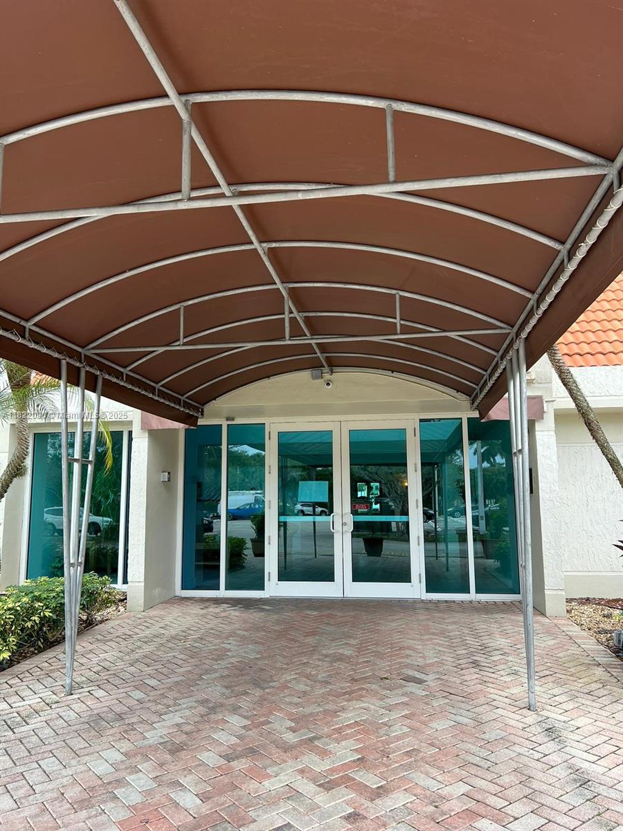 100 Lakeview Dr #118, Weston, Florida image 2