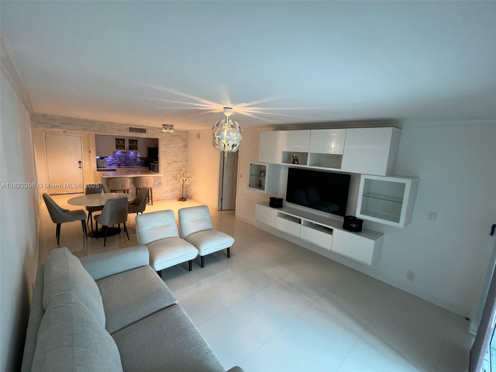 100 Lakeview Dr #118, Weston, Florida image 7