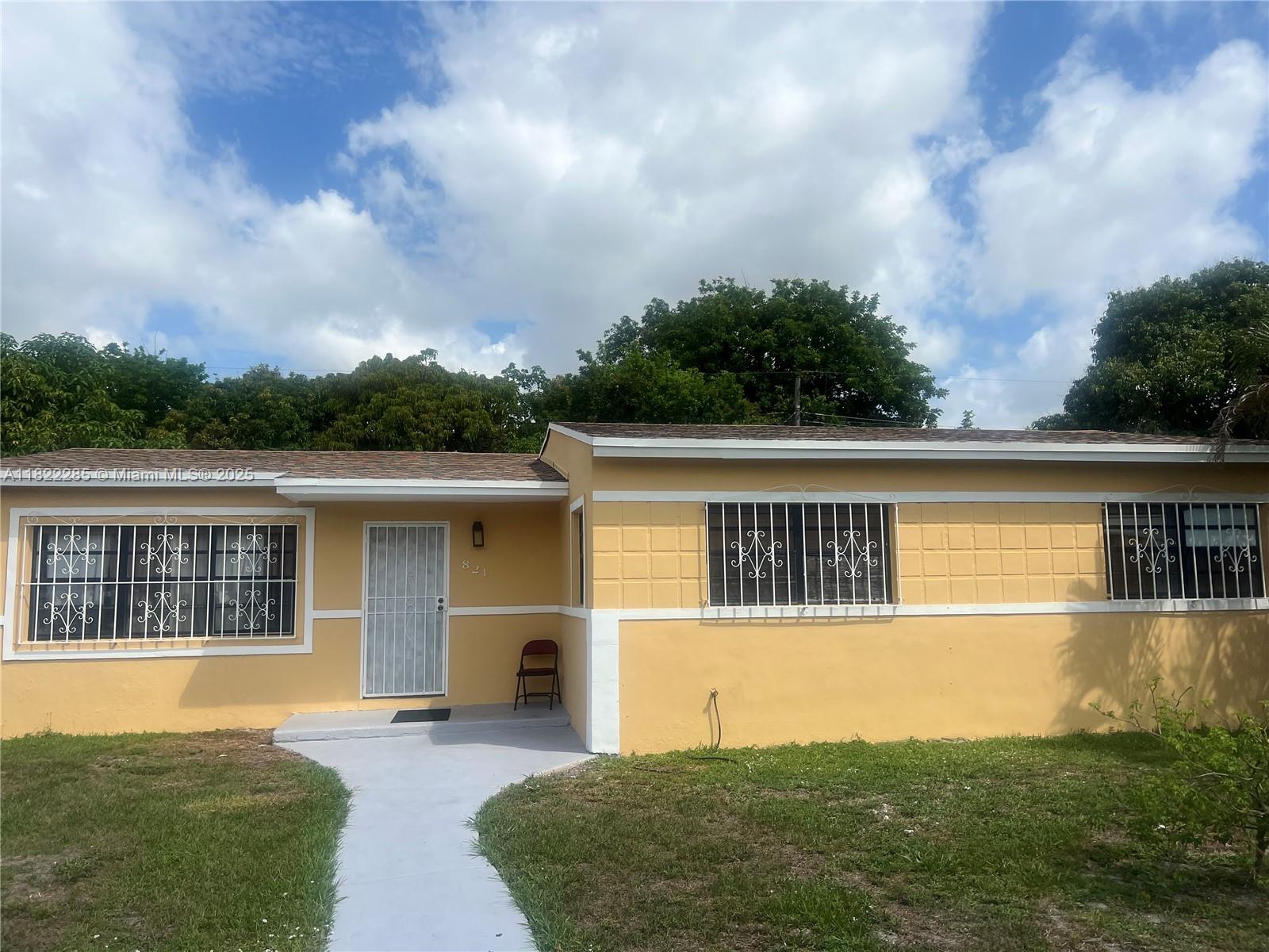 821 NW 183rd Dr, Miami Gardens, Florida image 1