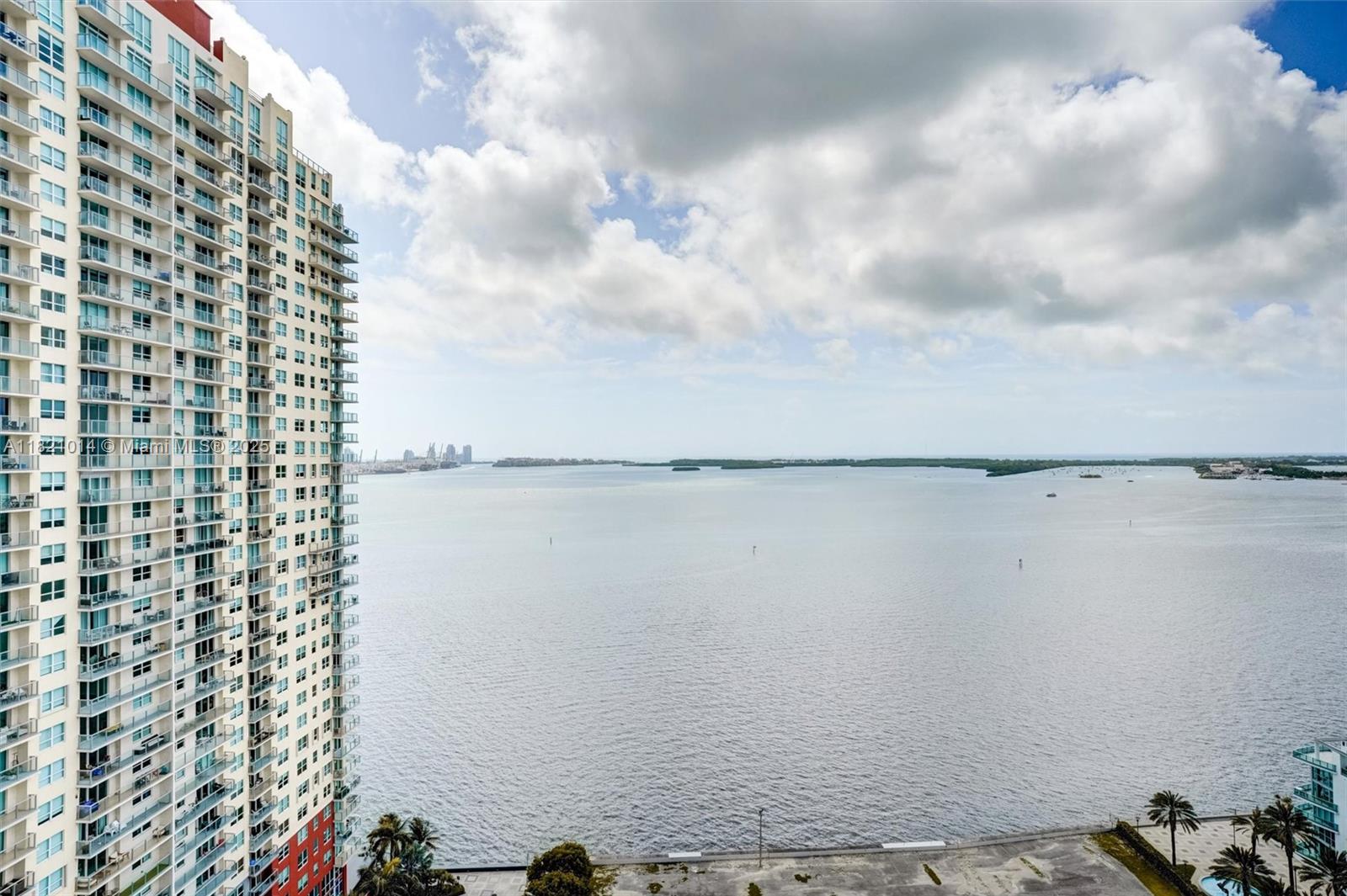 Apartamento à Venda em Miami, FL