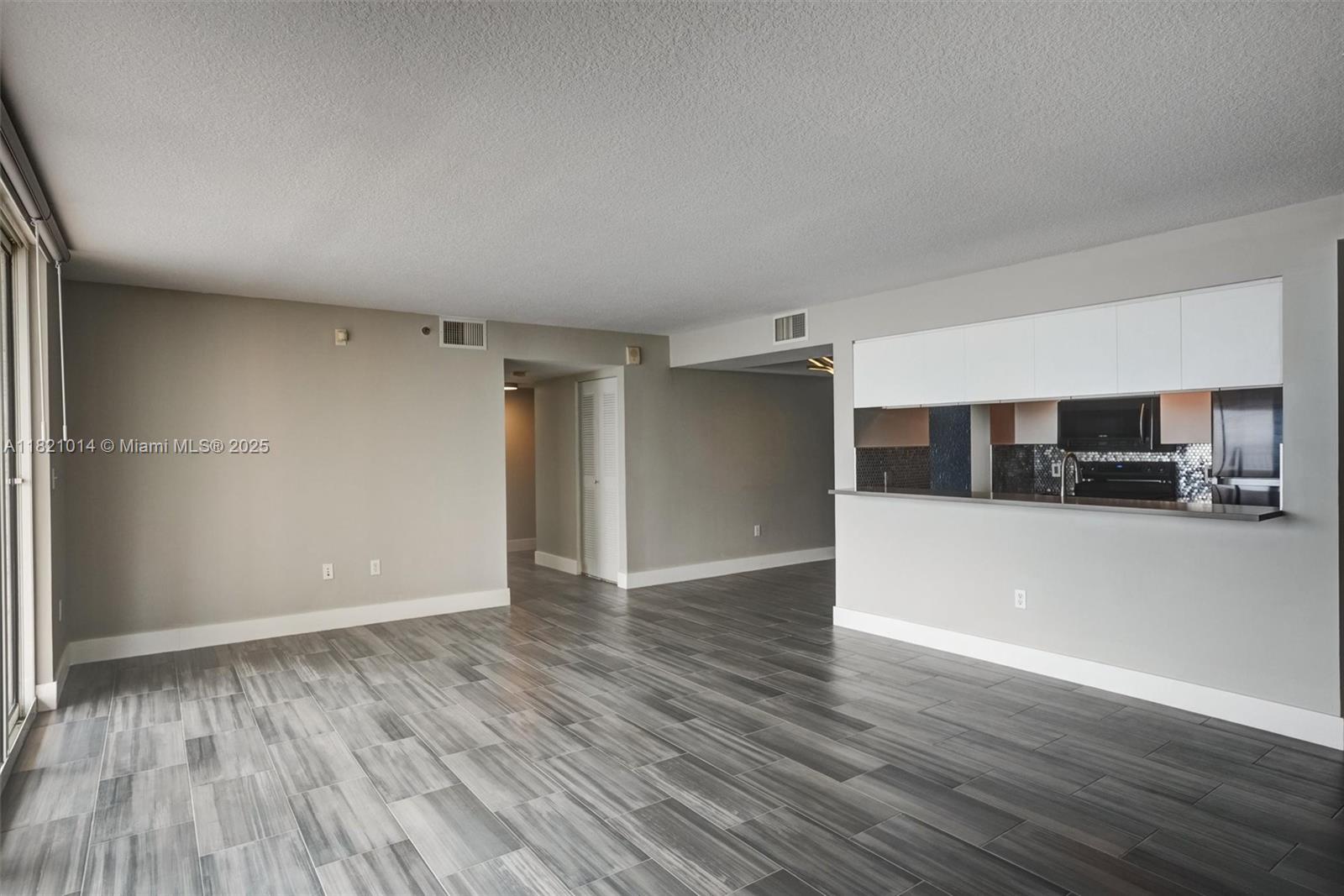 1200 Brickell Bay Dr #2501, Miami, Florida image 6