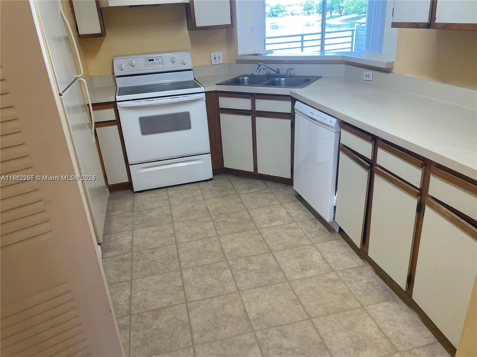 3401 NW 44th St #201, Oakland Park, Florida image 2