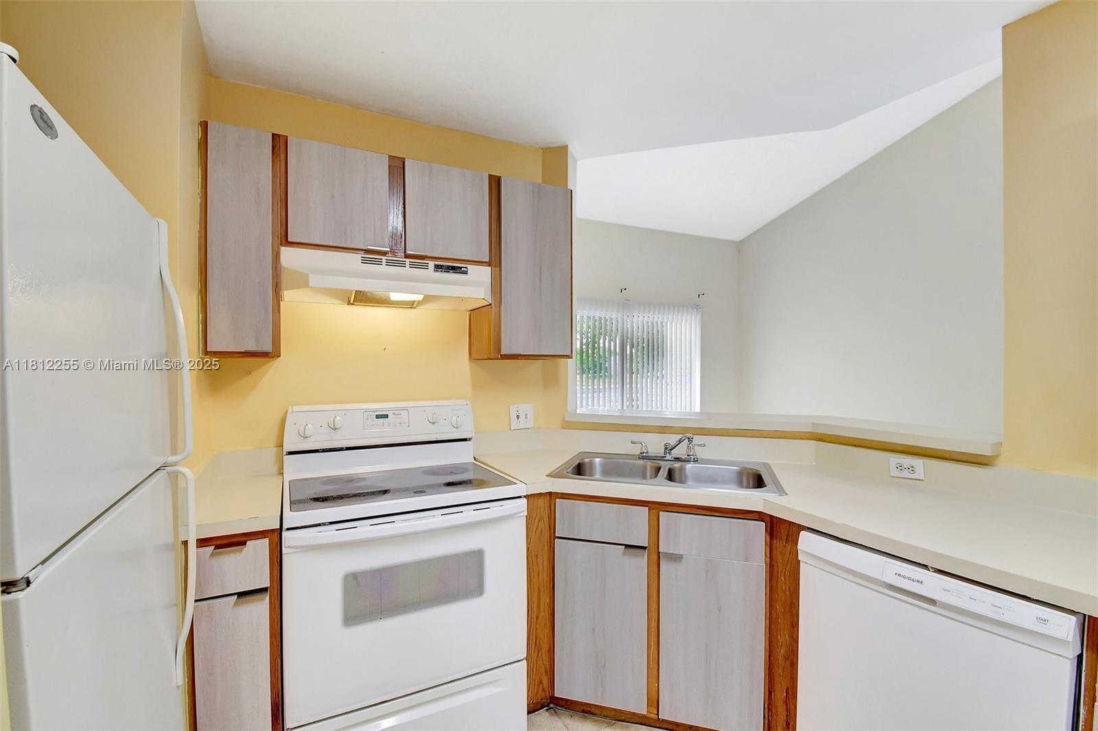 3401 NW 44th St #201, Oakland Park, Florida image 7