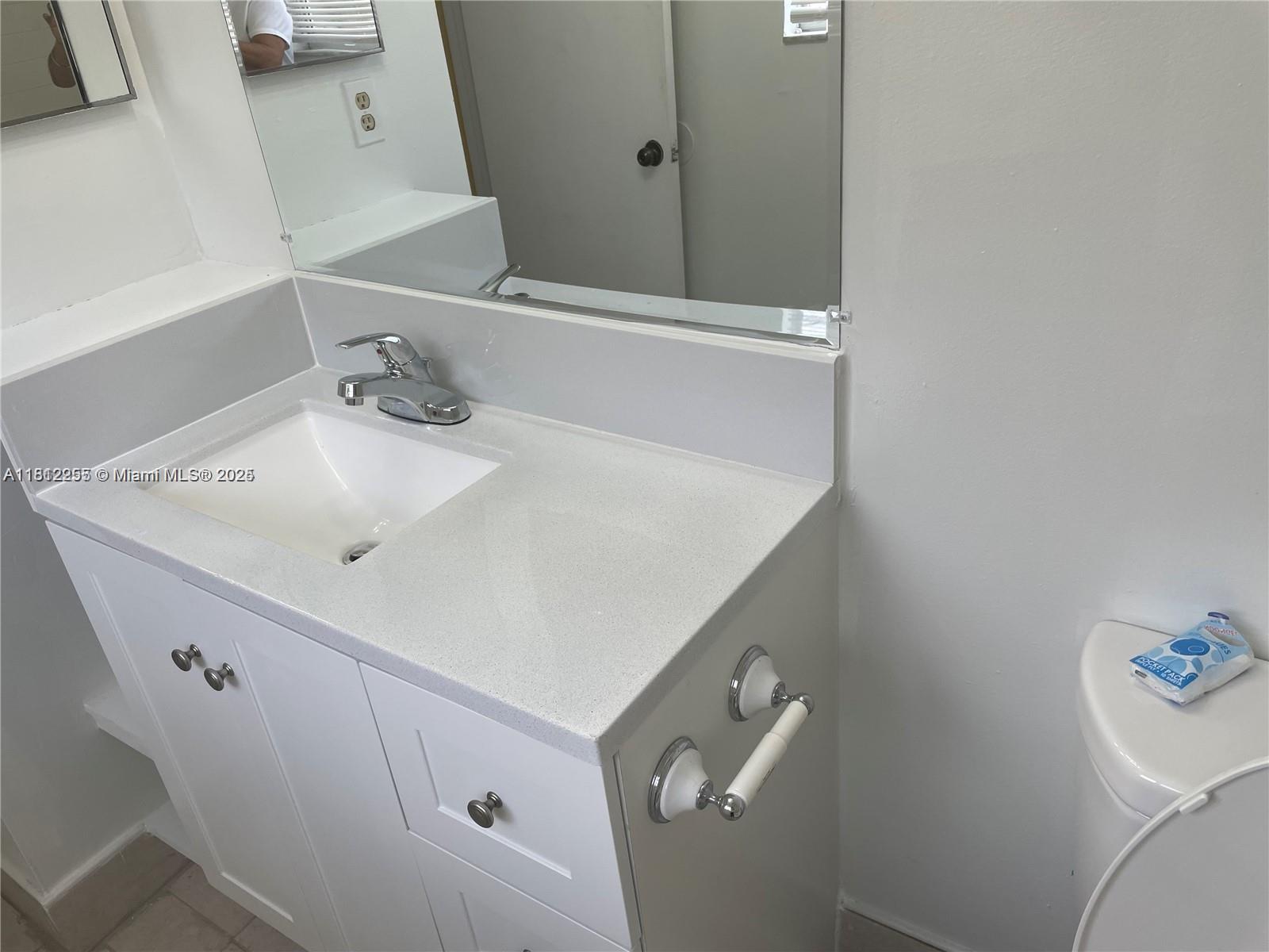 3401 NW 44th St #201, Oakland Park, Florida image 9