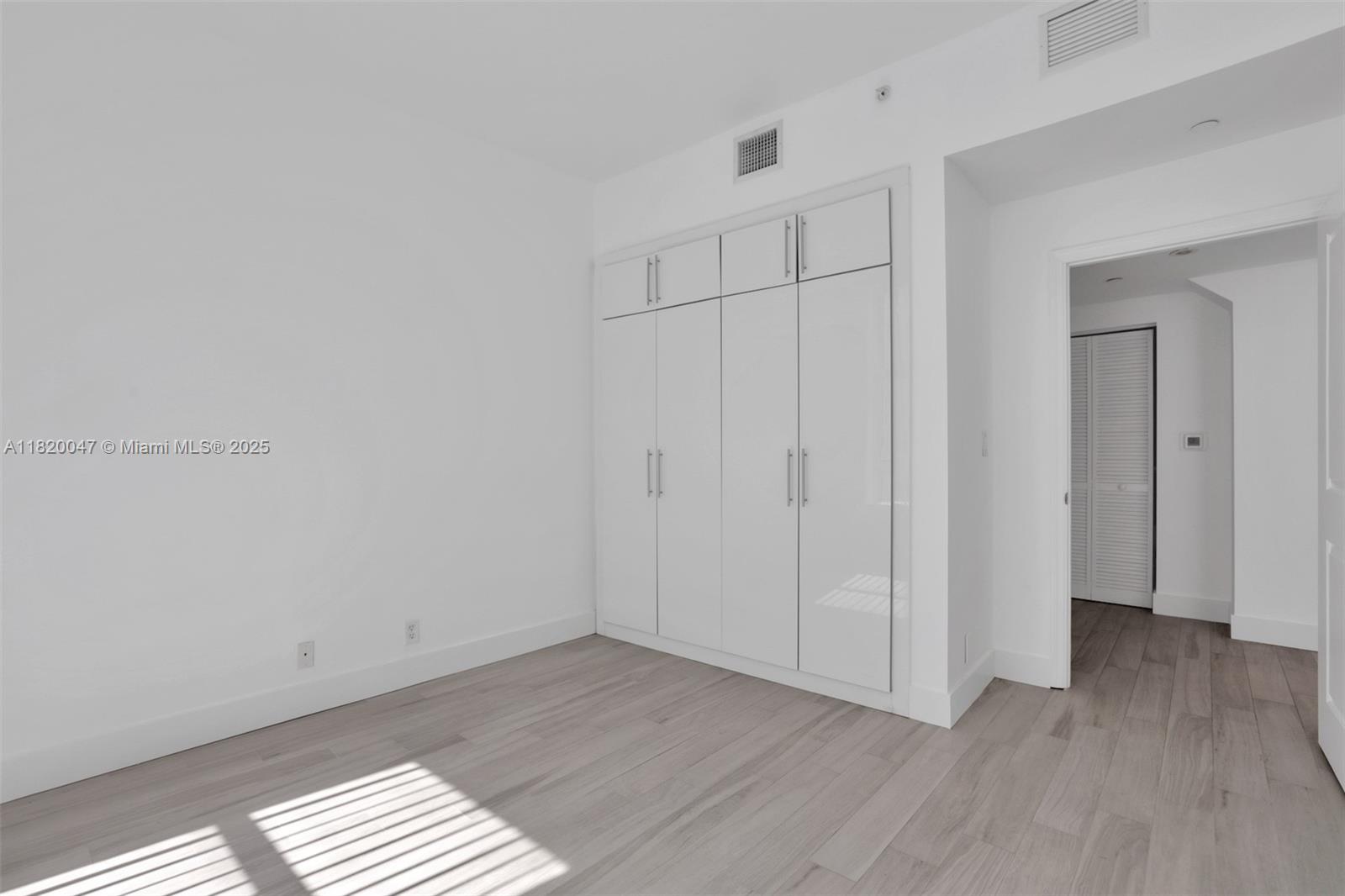 111 E Flagler St #902, Miami, Florida image 8