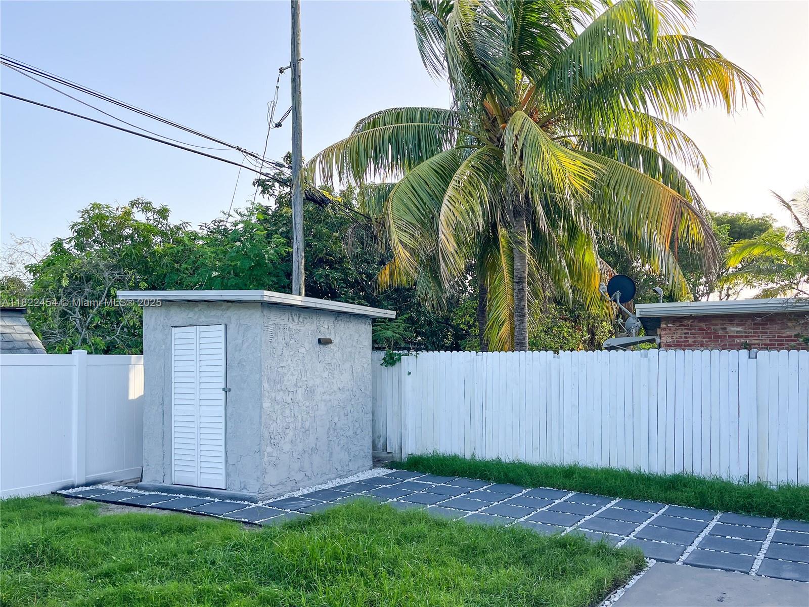 1010 NE 24th St, Pompano Beach, Florida image 18