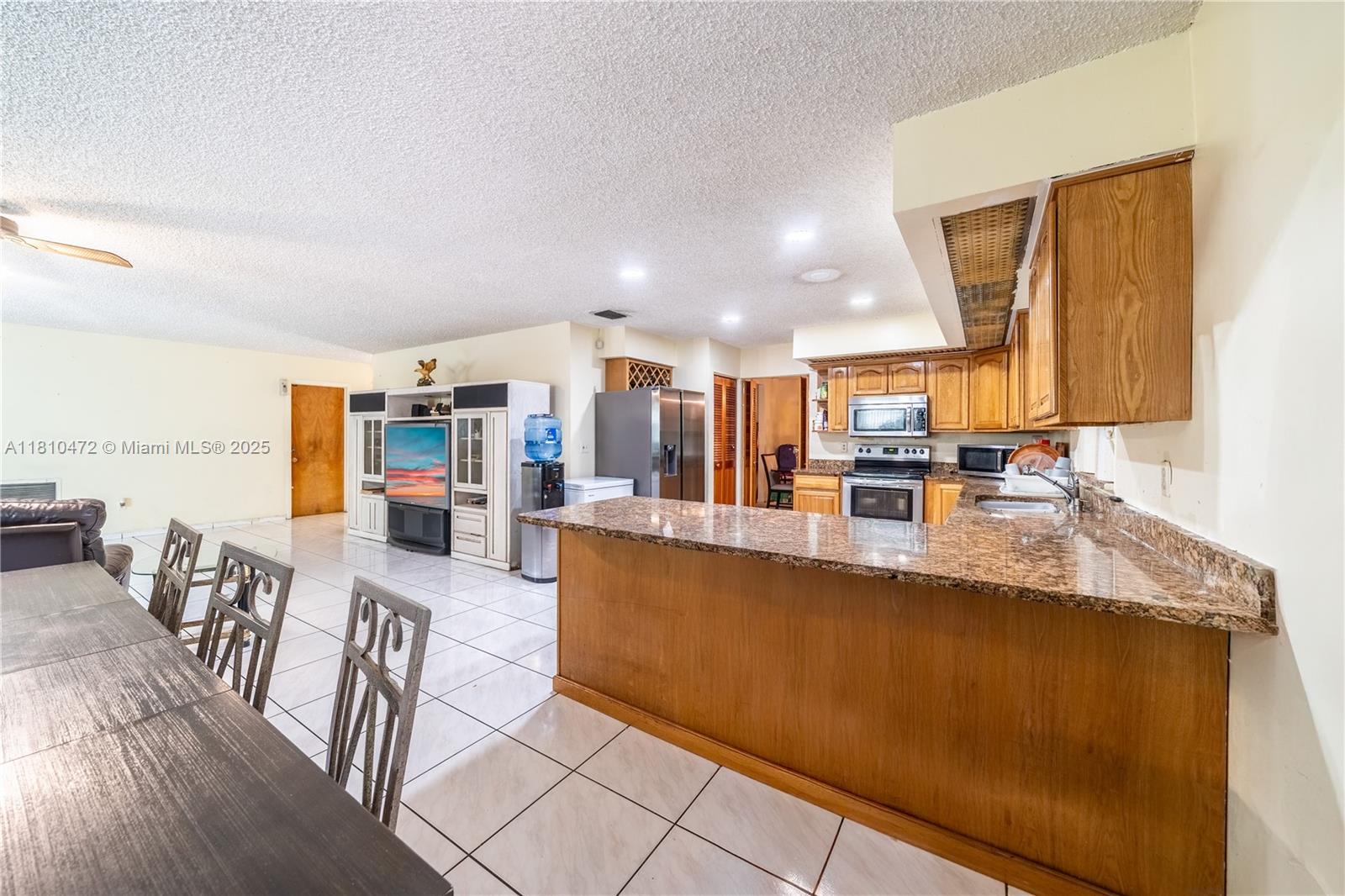 Residential, Miami Gardens, Florida image 14