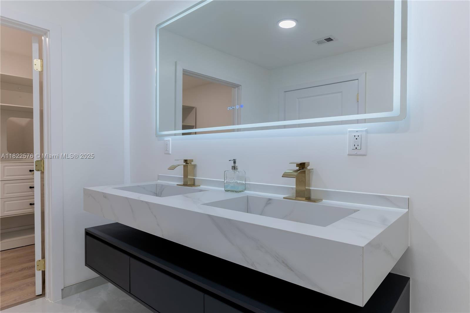 706 NW 24th St, Wilton Manors, Florida image 16
