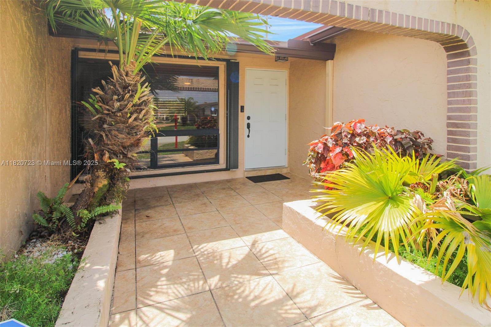 620 NW 88th Ter, Pembroke Pines, Florida image 2