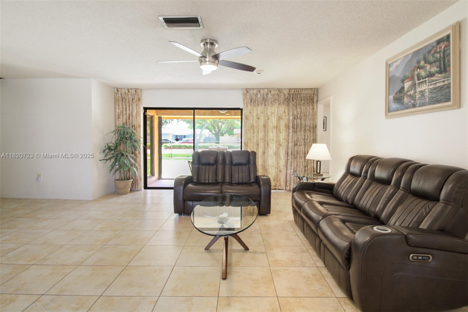 620 NW 88th Ter, Pembroke Pines, Florida image 5