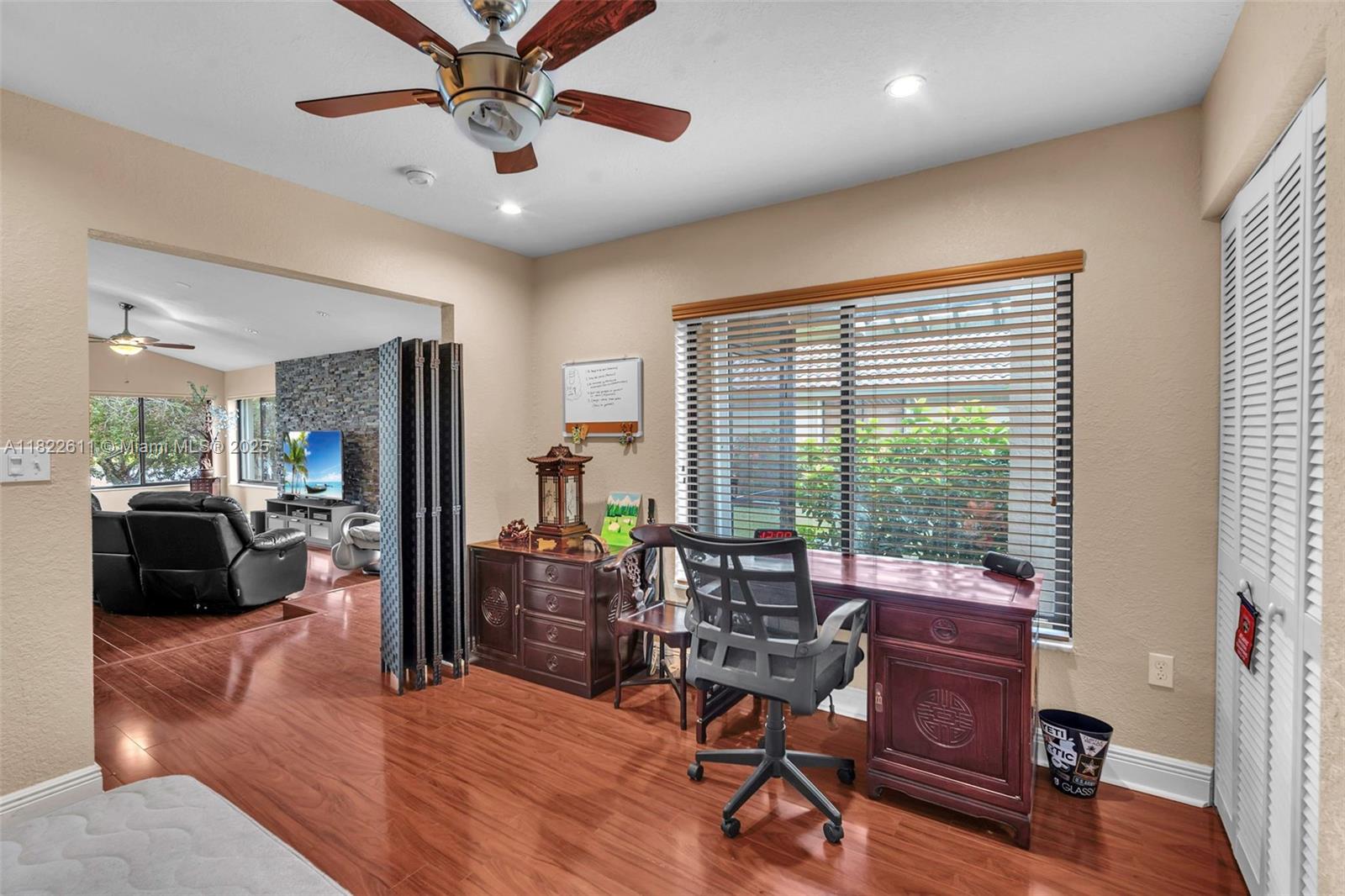 566 Village Lake Drive, Weston, Florida image 21