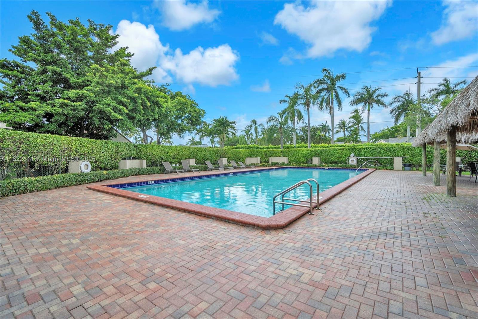 566 Village Lake Drive, Weston, Florida image 3
