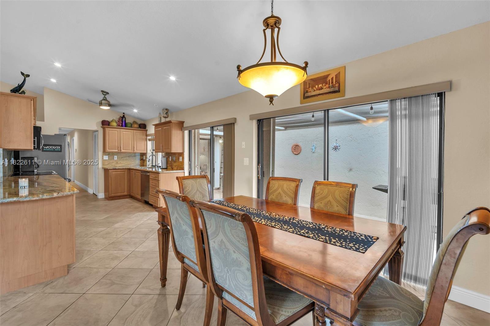 566 Village Lake Drive, Weston, Florida image 9