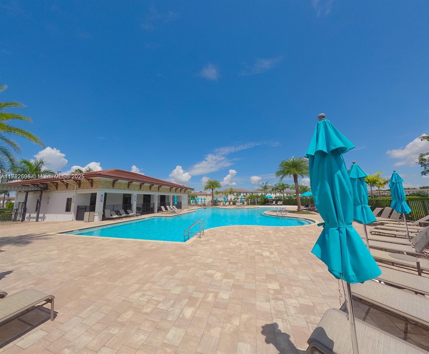 10586 W 33rd Ct #10586, Hialeah, Florida image 36
