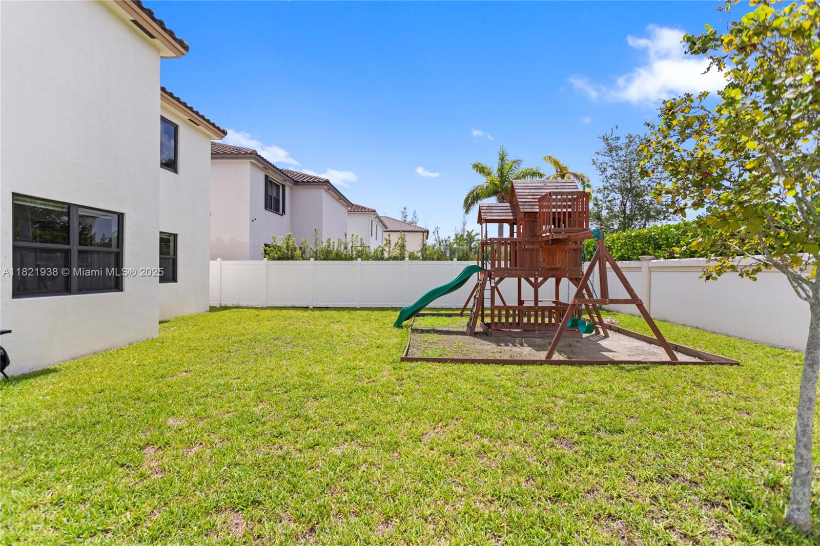 3557 W 94th Ter, Hialeah, Florida image 25