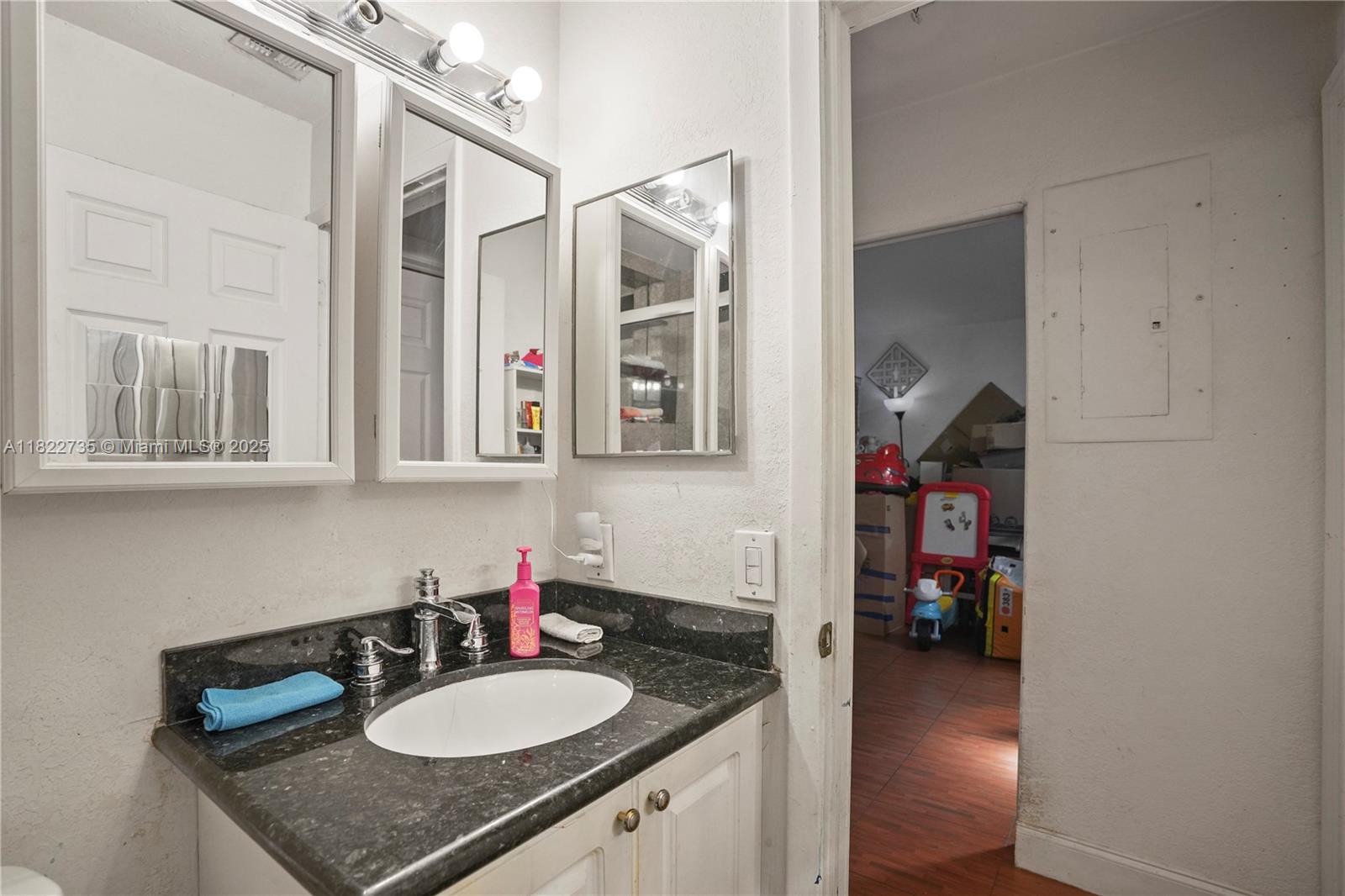 2846 W 75th Ter, Hialeah, Florida image 20